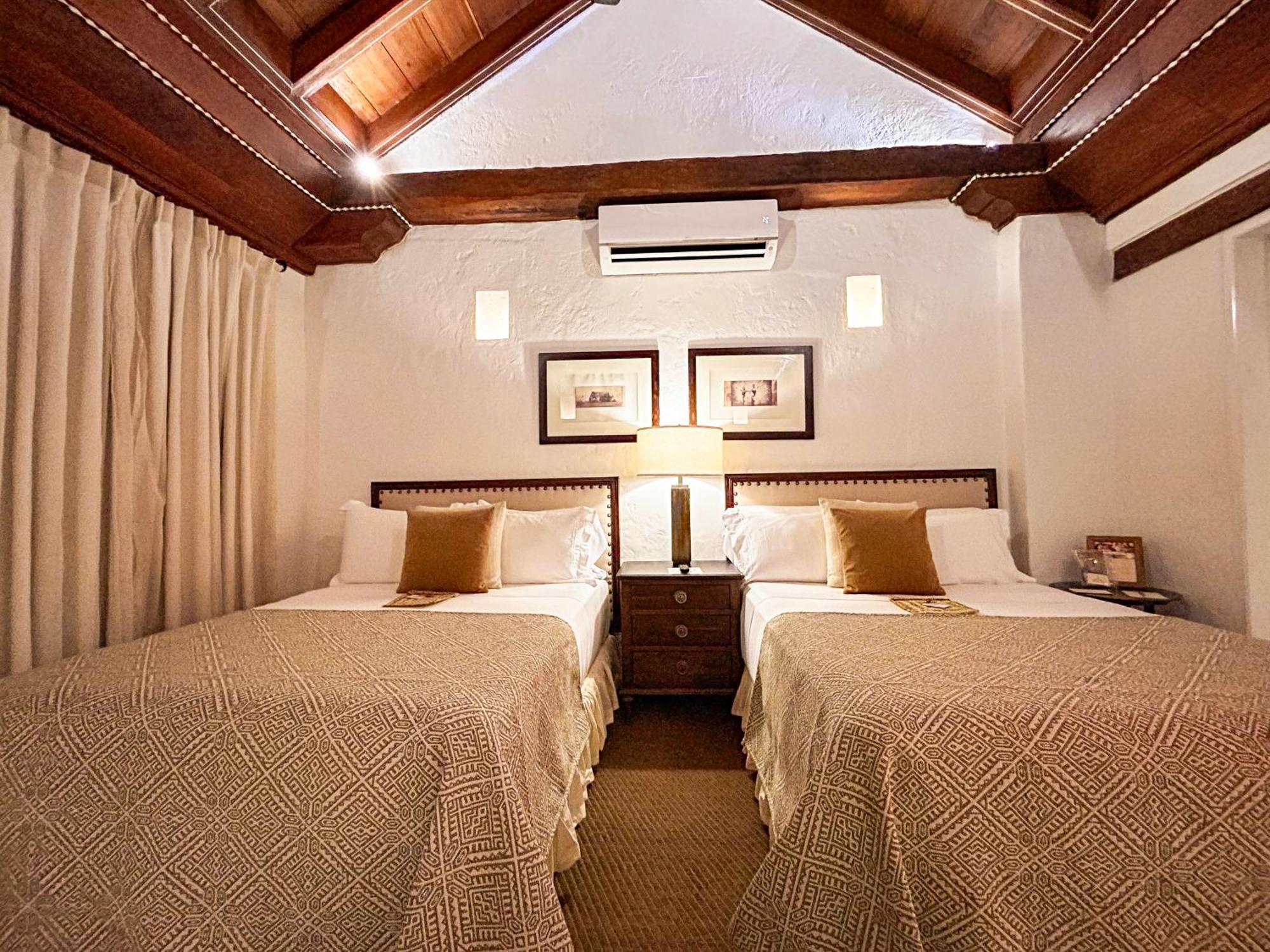 Hotel Boutique Casa Del Coliseo Cartagena Bagian luar foto