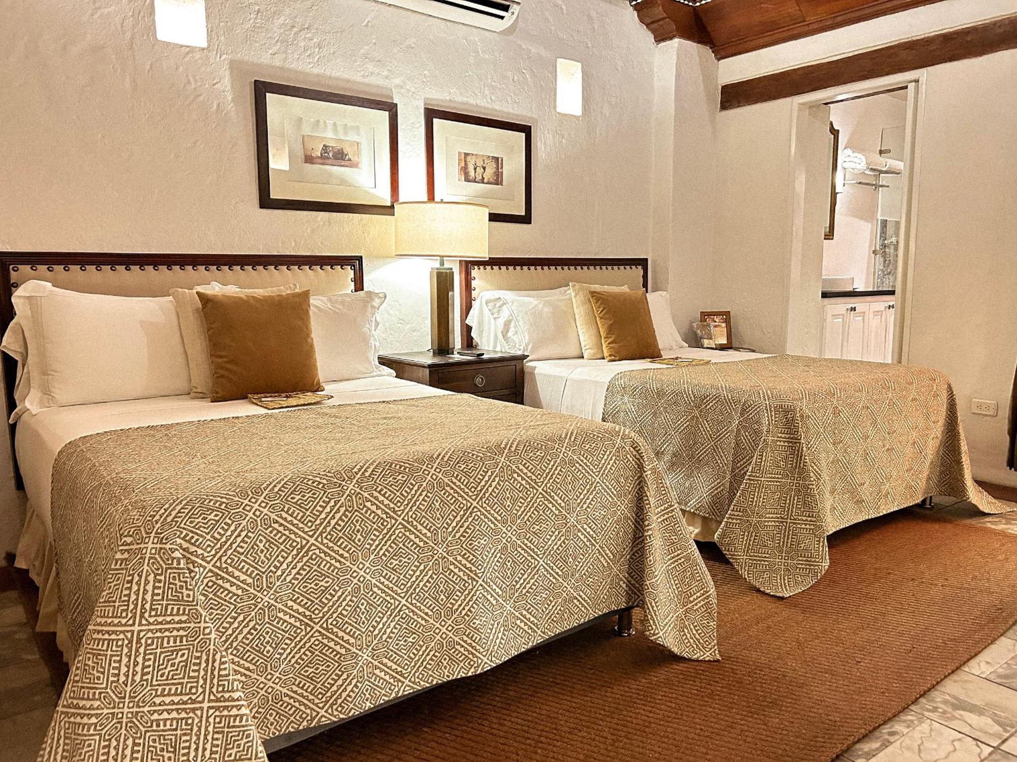 Hotel Boutique Casa Del Coliseo Cartagena Bagian luar foto